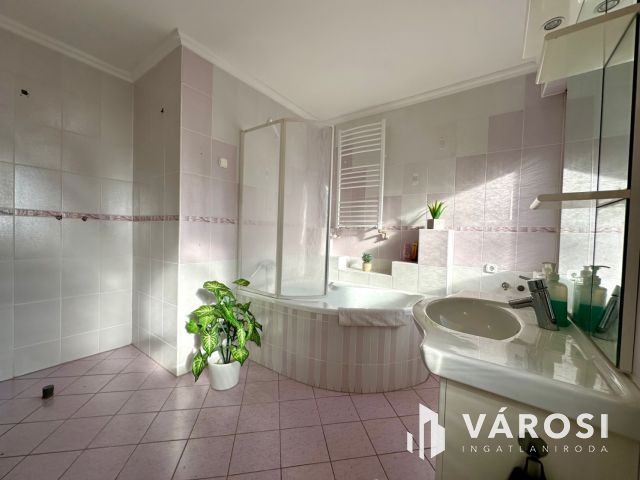 Debrecen-Nagyerdő kiemelt övezetében lakás ELADÓ