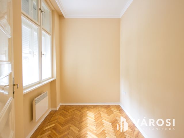 87 m2-es, első emeleti polgári lakás eladó