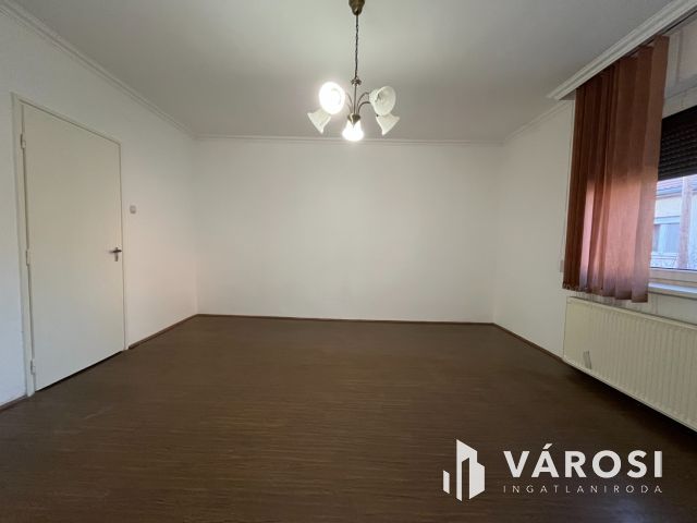 Debreceni 2 szobás jó ház, csendes kis utcában eladó!