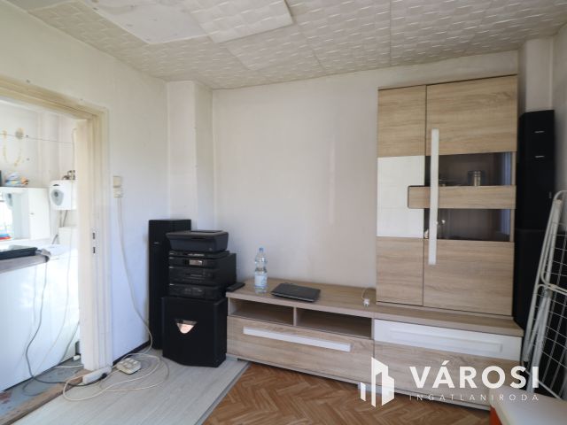 Deszki téliesített, lakható zártkert eladó.