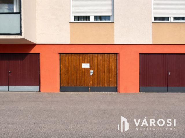 Alacsony költségű garázs, szuper jó helyen