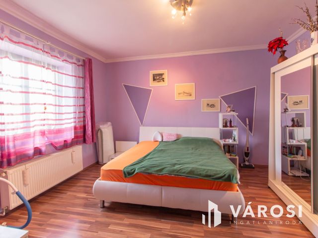 Csanaki családi ház eladó- kiváló adottságú telekkel