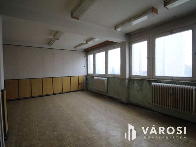 477 nm-es iroda Sárvár belvárosában