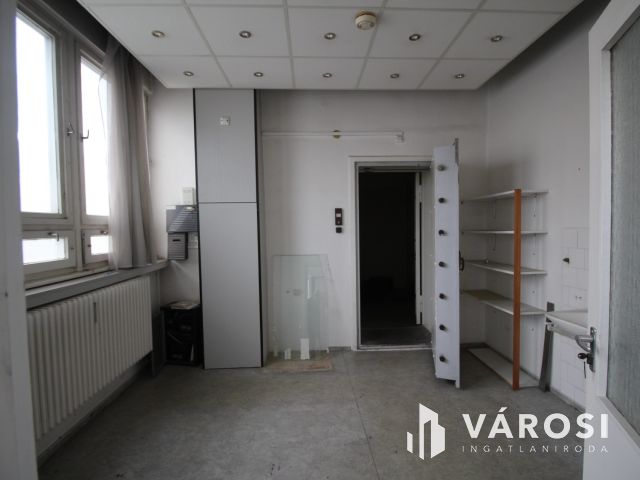 477 nm-es iroda Sárvár belvárosában