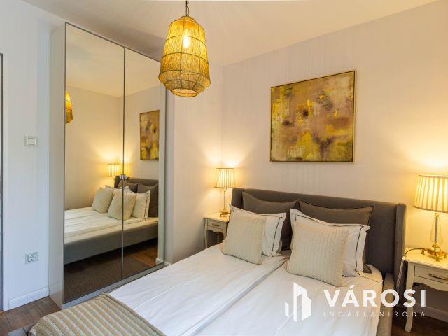 Ugorj le egy színdarabra