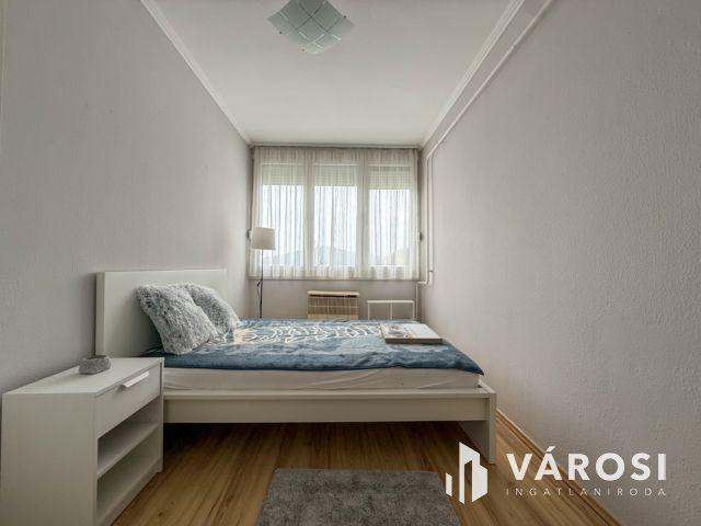 Kemerovón 3. emeleti, erkélyes lakás kiadó!