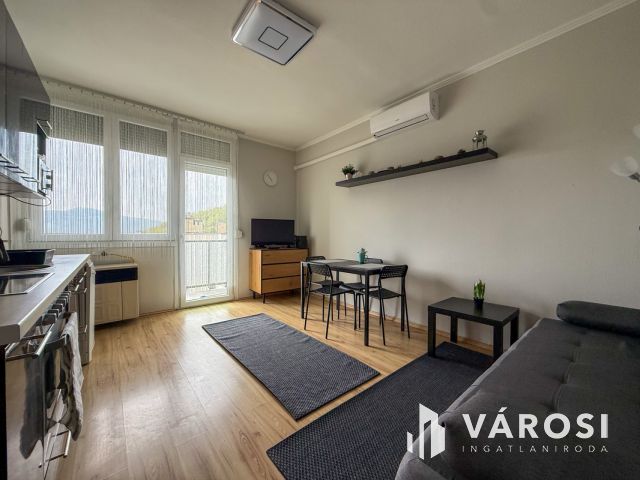 Kemerovón 3. emeleti, erkélyes lakás kiadó!