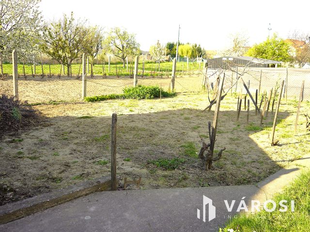 Écsi családiház eladó!