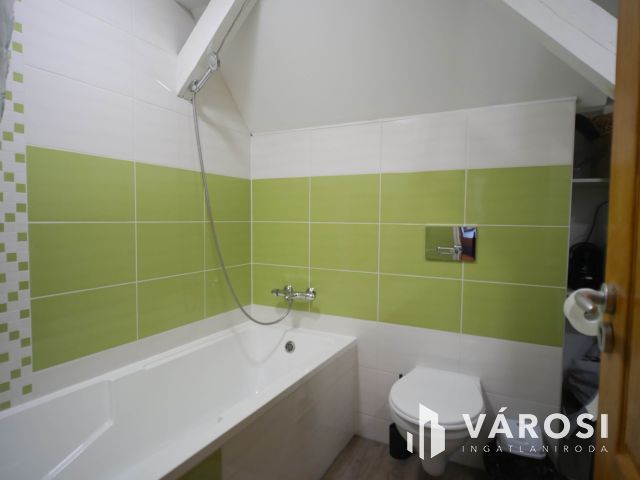 108 m²-es különleges otthon saját udvarral