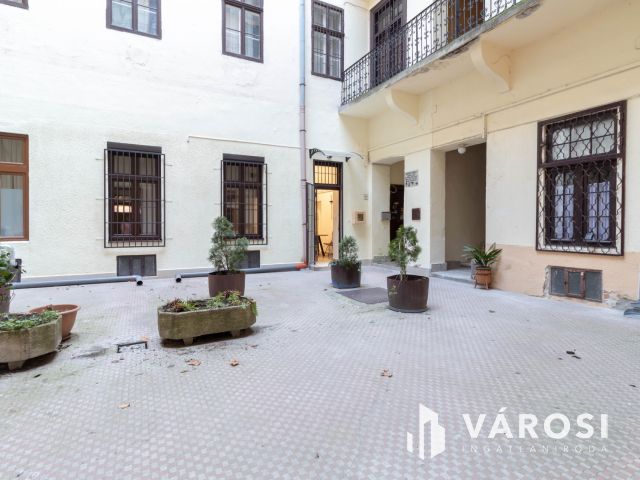 Nyugati közeli, felújított, földszinti, 36 m2-es iroda kiadó