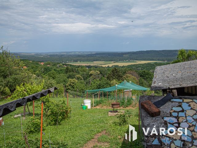 Panorámás zártkerti ingatlan Lentihegyen!
