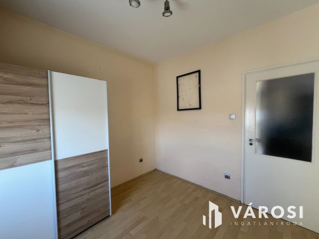 Debrecen Belváros Simonffy Utcai 3 Szoba Nappalis Lakás!!!