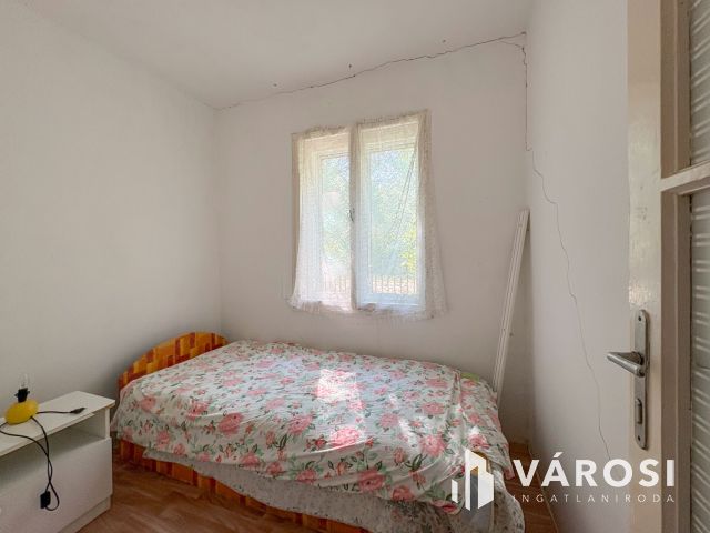 Tégla falazatú nyaraló Városerőn