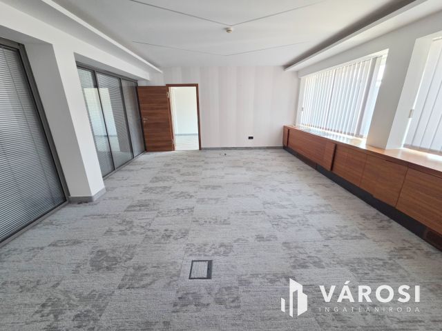 Kiadó modern, nagyméretű iroda Budaörsön! - 2